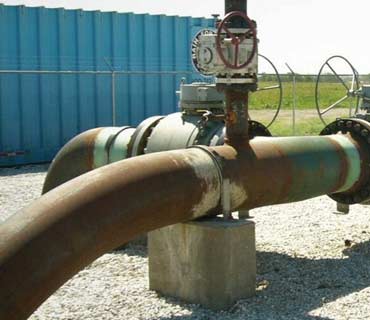 Connecting pipelines